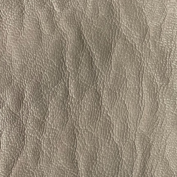 Jessica Simpson Soft Grey Purse with adjustable strap and dividers - Picture 10 of 13